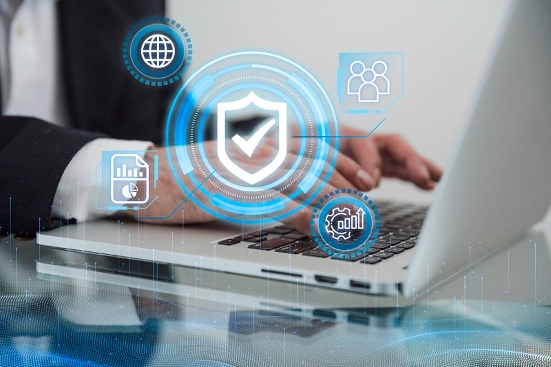 Cyberpolicen für Selbstständige & kleine Shops: Was wirklich abgedeckt ist und was nicht